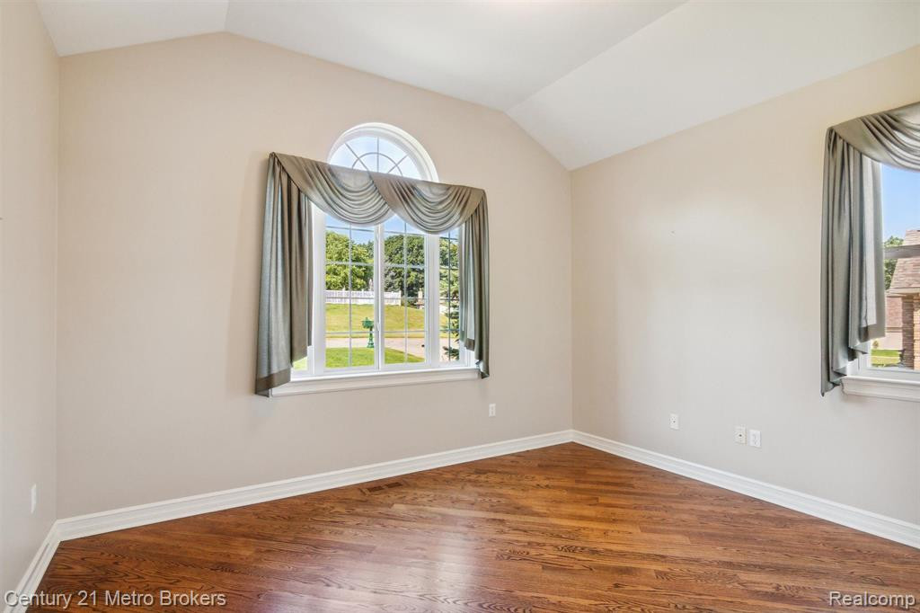 4314 OAK TREE Trail, Fenton, MI 48430 — Photo 18