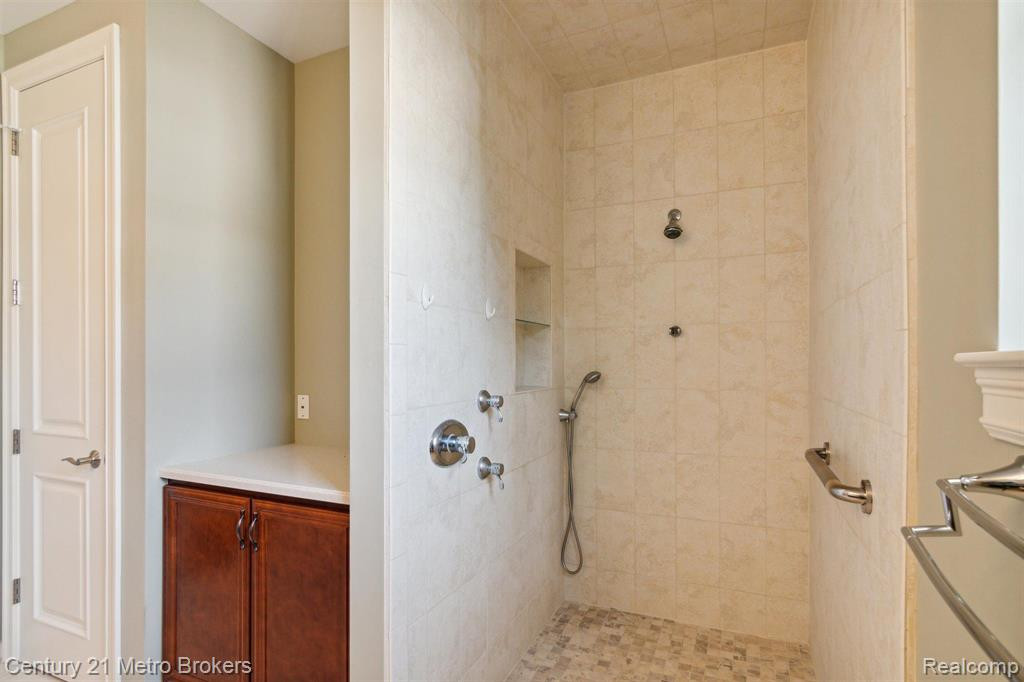 4314 OAK TREE Trail, Fenton, MI 48430 — Photo 21