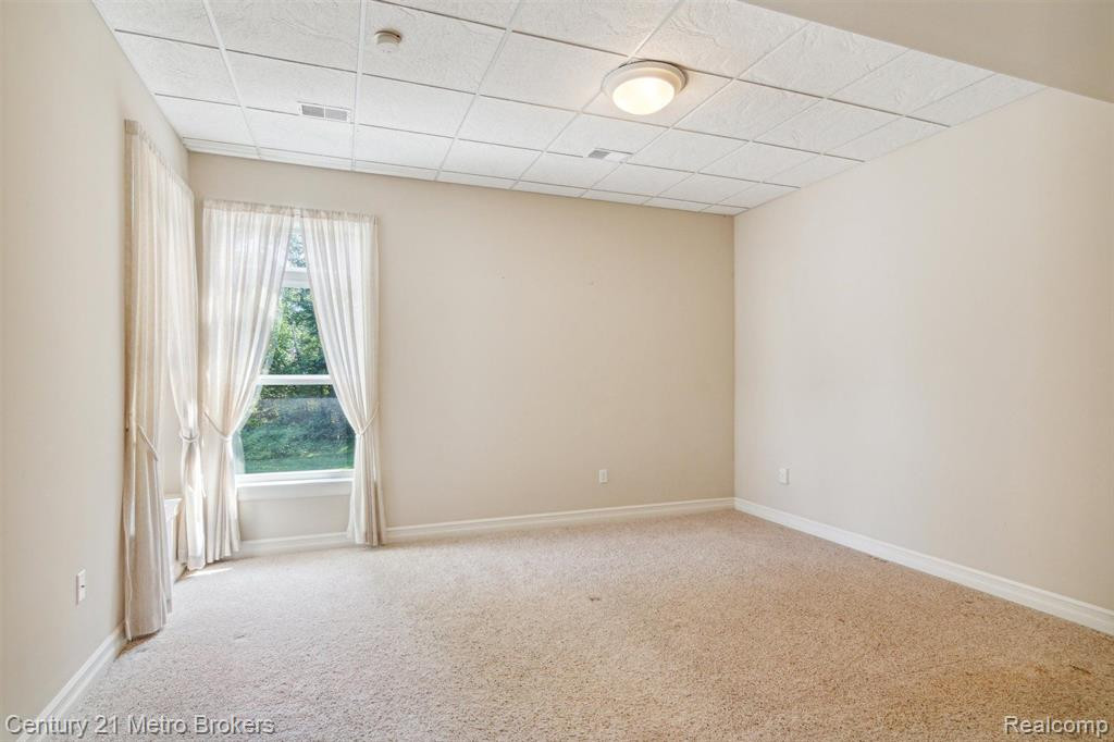 4314 OAK TREE Trail, Fenton, MI 48430 — Photo 32