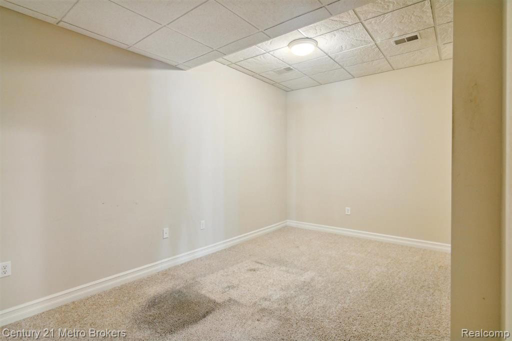 4314 OAK TREE Trail, Fenton, MI 48430 — Photo 33