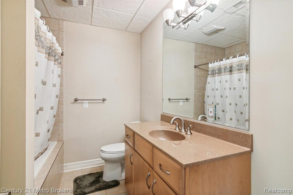 4314 OAK TREE Trail, Fenton, MI 48430 — Photo 35