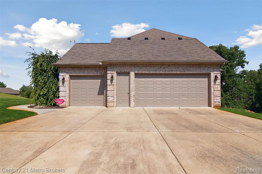 4314 OAK TREE Trail, Fenton, MI 48430 — Photo 41