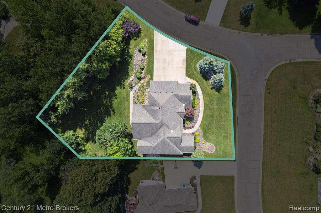 4314 OAK TREE Trail, Fenton, MI 48430 — Photo 45
