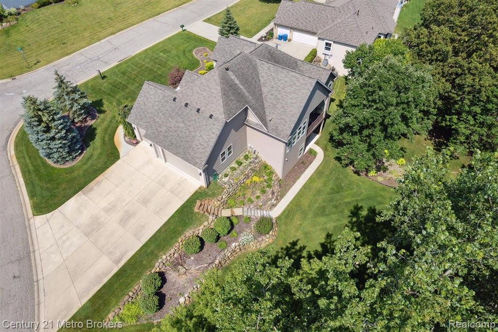 4314 OAK TREE Trail, Fenton, MI 48430 — Photo 48