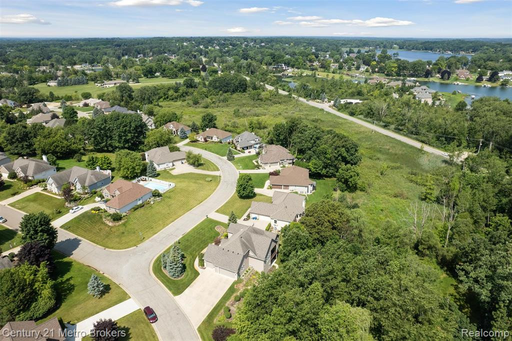 4314 OAK TREE Trail, Fenton, MI 48430 — Photo 49
