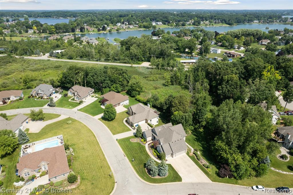4314 OAK TREE Trail, Fenton, MI 48430 — Photo 50