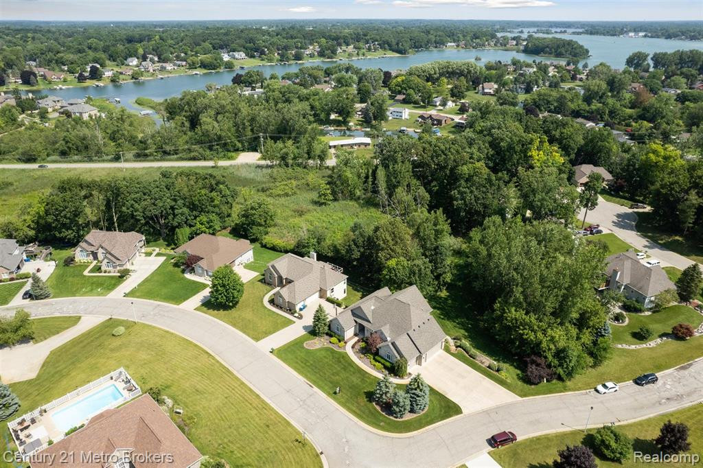 4314 OAK TREE Trail, Fenton, MI 48430 — Photo 51