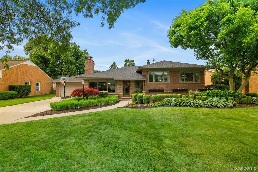 95 CRESTWOOD Drive, Grosse Pointe Shores, MI 48236 — Photo 2