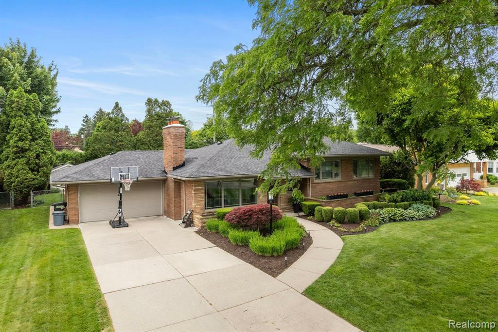 95 CRESTWOOD Drive, Grosse Pointe Shores, MI 48236 — Photo 4
