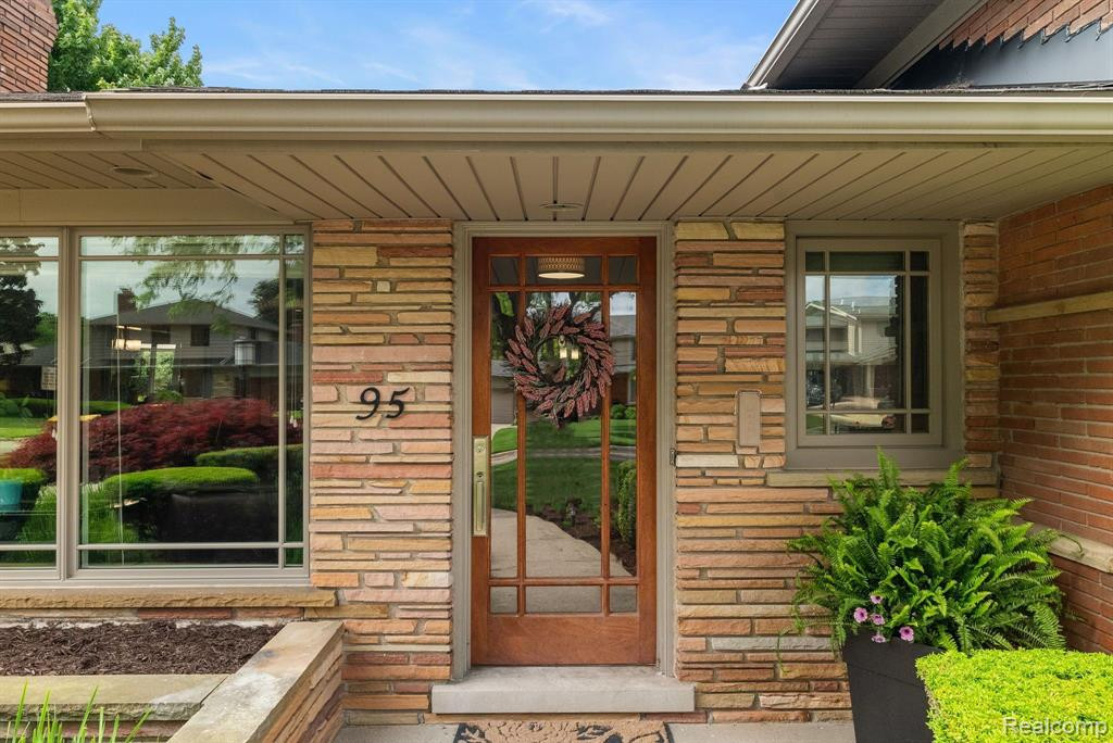 95 CRESTWOOD Drive, Grosse Pointe Shores, MI 48236 — Photo 13