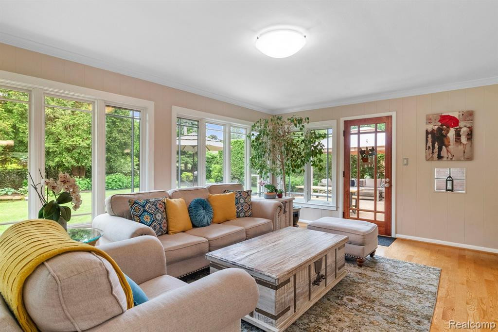 95 CRESTWOOD Drive, Grosse Pointe Shores, MI 48236 — Photo 22