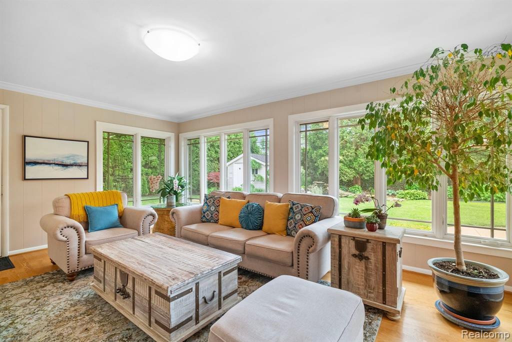 95 CRESTWOOD Drive, Grosse Pointe Shores, MI 48236 — Photo 24