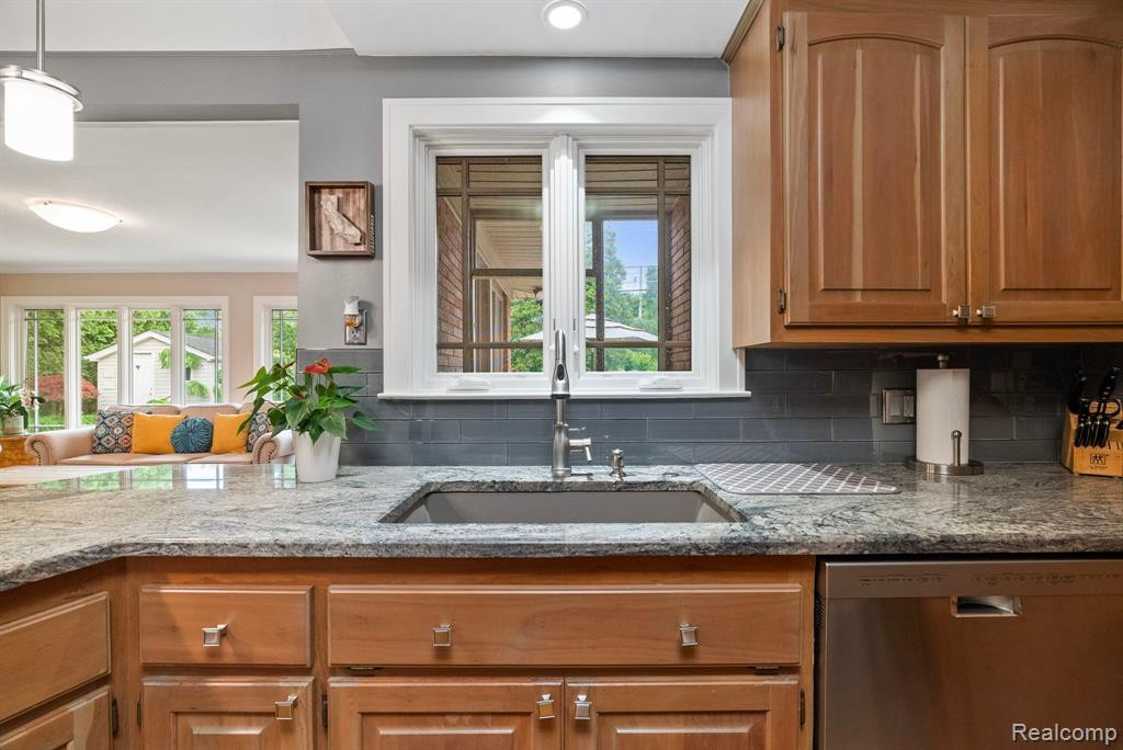 95 CRESTWOOD Drive, Grosse Pointe Shores, MI 48236 — Photo 28