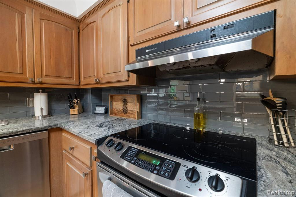 95 CRESTWOOD Drive, Grosse Pointe Shores, MI 48236 — Photo 29