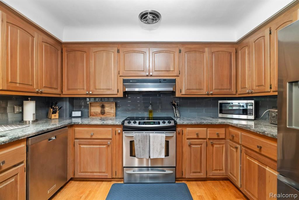 95 CRESTWOOD Drive, Grosse Pointe Shores, MI 48236 — Photo 31