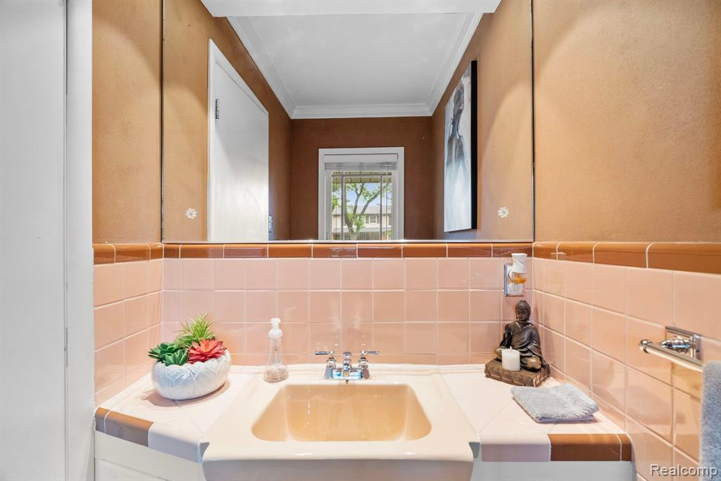 95 CRESTWOOD Drive, Grosse Pointe Shores, MI 48236 — Photo 34