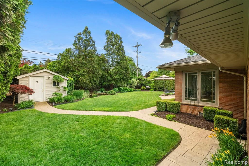 95 CRESTWOOD Drive, Grosse Pointe Shores, MI 48236 — Photo 52