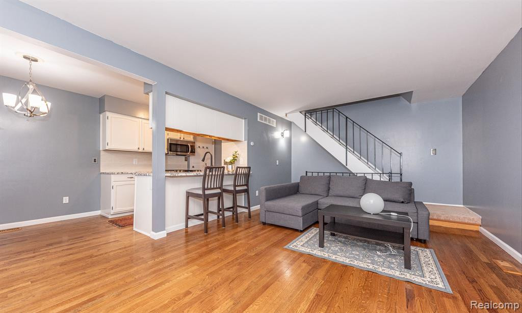 125 LAKE VILLAGE Drive, Walled Lake, MI 48390 — Photo 4