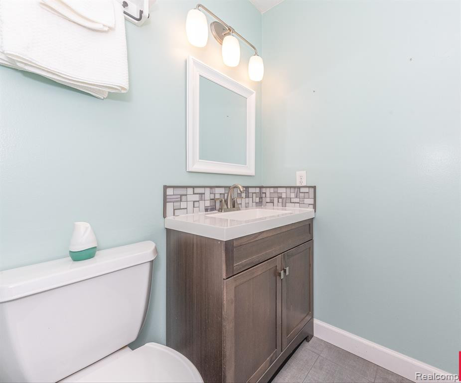 125 LAKE VILLAGE Drive, Walled Lake, MI 48390 — Photo 12