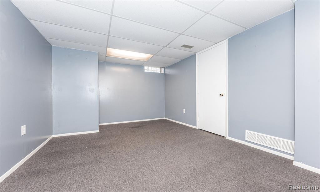 125 LAKE VILLAGE Drive, Walled Lake, MI 48390 — Photo 18