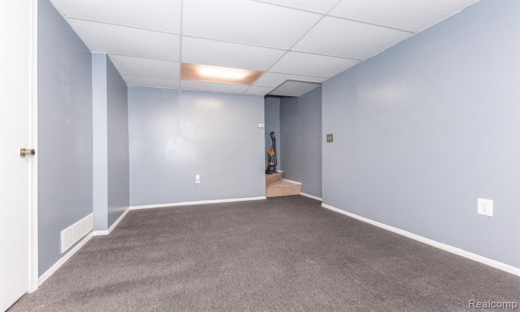 125 LAKE VILLAGE Drive, Walled Lake, MI 48390 — Photo 19