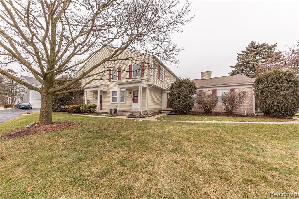 125 LAKE VILLAGE Drive, Walled Lake, MI 48390 — Photo 22