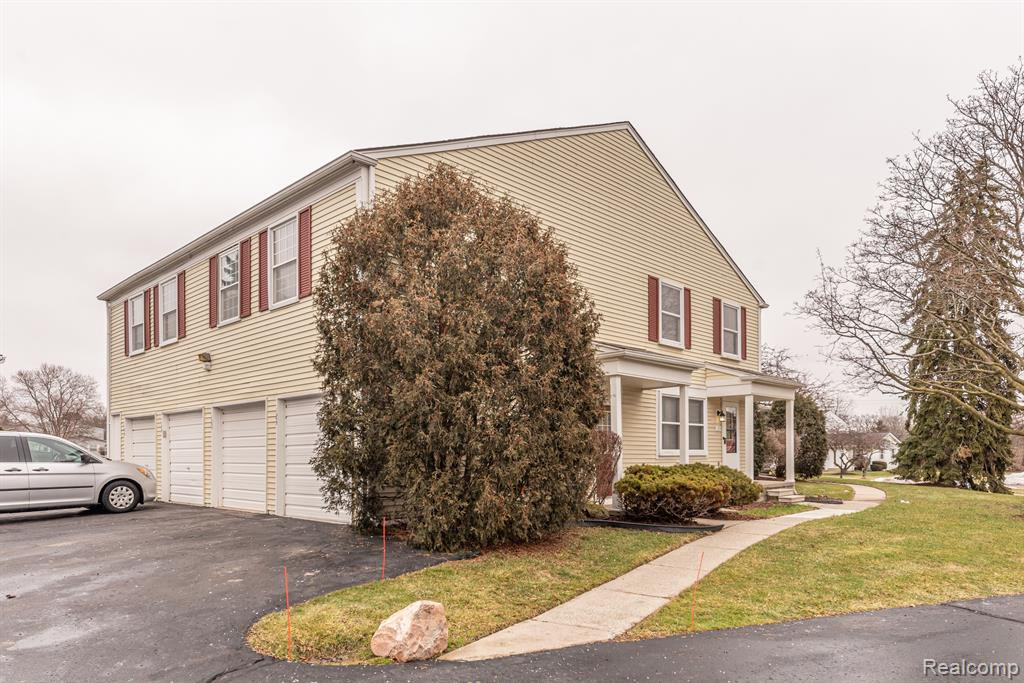 125 LAKE VILLAGE Drive, Walled Lake, MI 48390 — Photo 23