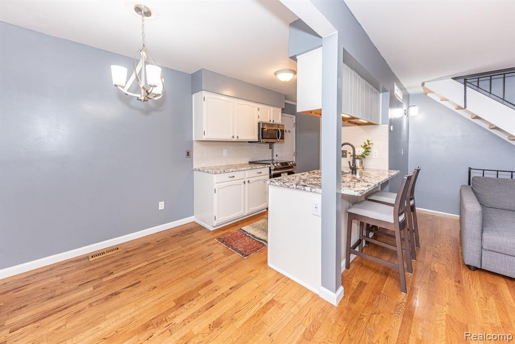 125 LAKE VILLAGE Drive, Walled Lake, MI 48390 — Photo 27