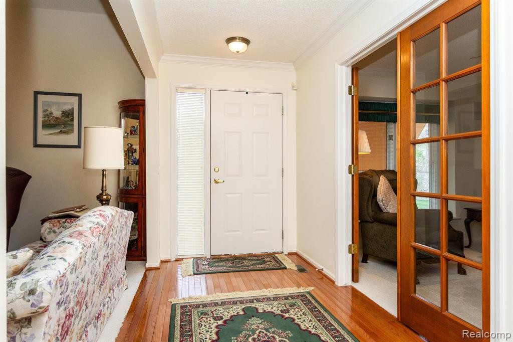 35134 KNOLLWOOD Lane, Farmington Hills, MI 48335 — Photo 6