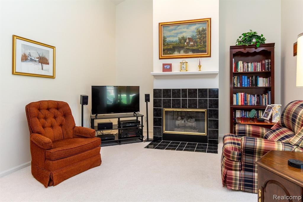 35134 KNOLLWOOD Lane, Farmington Hills, MI 48335 — Photo 9