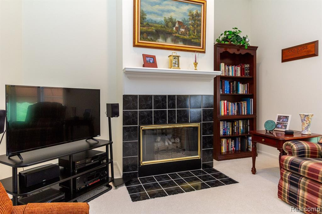 35134 KNOLLWOOD Lane, Farmington Hills, MI 48335 — Photo 10