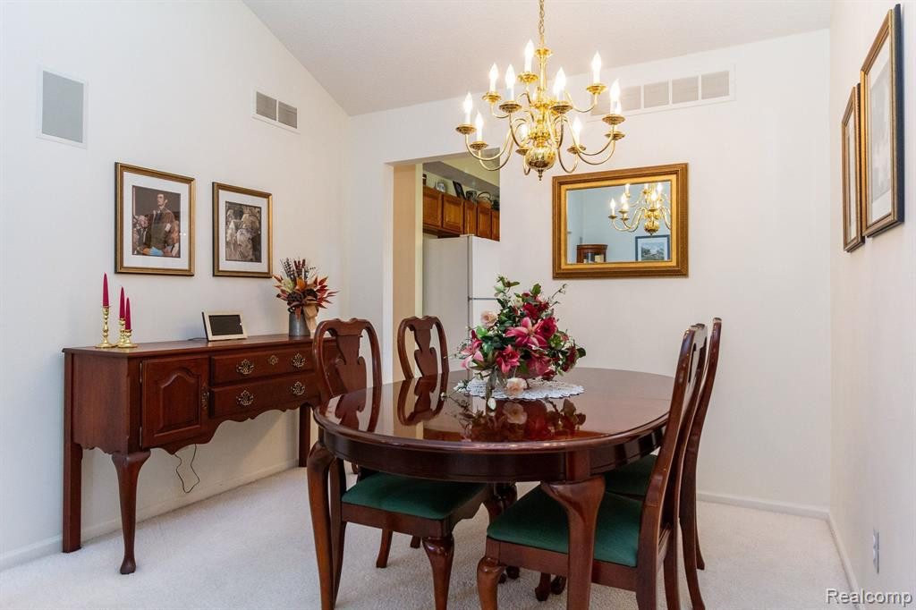 35134 KNOLLWOOD Lane, Farmington Hills, MI 48335 — Photo 12