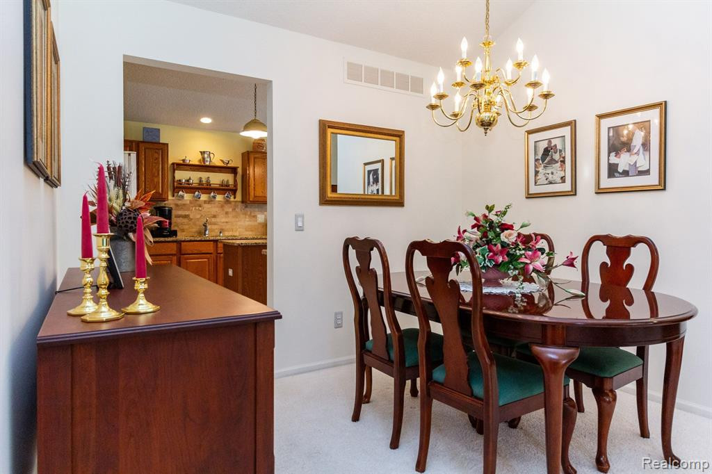 35134 KNOLLWOOD Lane, Farmington Hills, MI 48335 — Photo 13