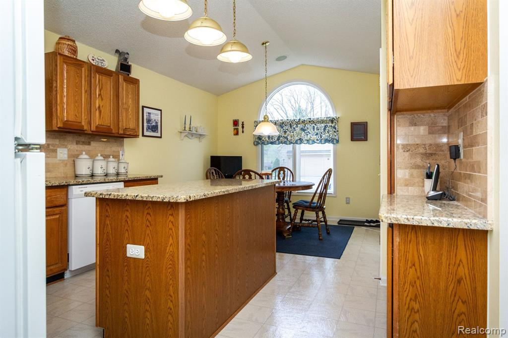 35134 KNOLLWOOD Lane, Farmington Hills, MI 48335 — Photo 14