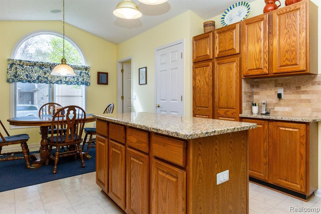 35134 KNOLLWOOD Lane, Farmington Hills, MI 48335 — Photo 19