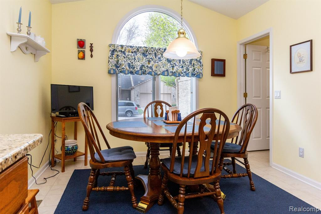 35134 KNOLLWOOD Lane, Farmington Hills, MI 48335 — Photo 20