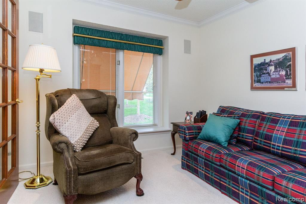 35134 KNOLLWOOD Lane, Farmington Hills, MI 48335 — Photo 21