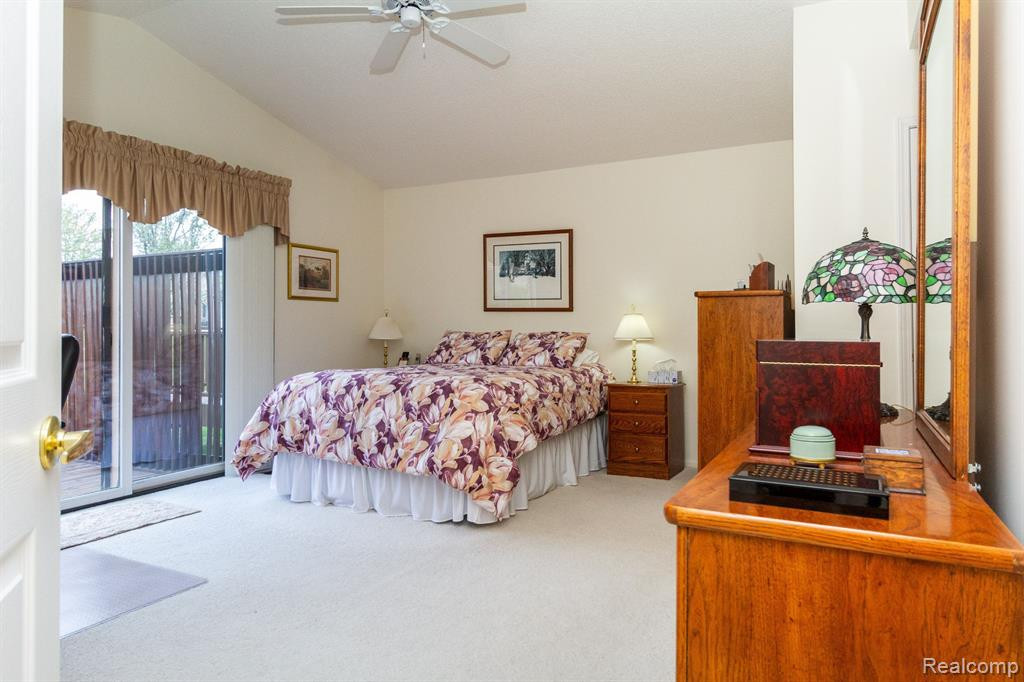 35134 KNOLLWOOD Lane, Farmington Hills, MI 48335 — Photo 23