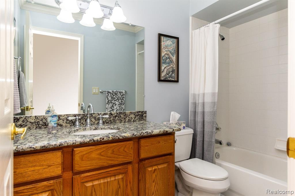 35134 KNOLLWOOD Lane, Farmington Hills, MI 48335 — Photo 35