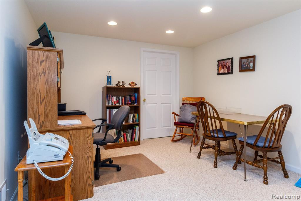 35134 KNOLLWOOD Lane, Farmington Hills, MI 48335 — Photo 40
