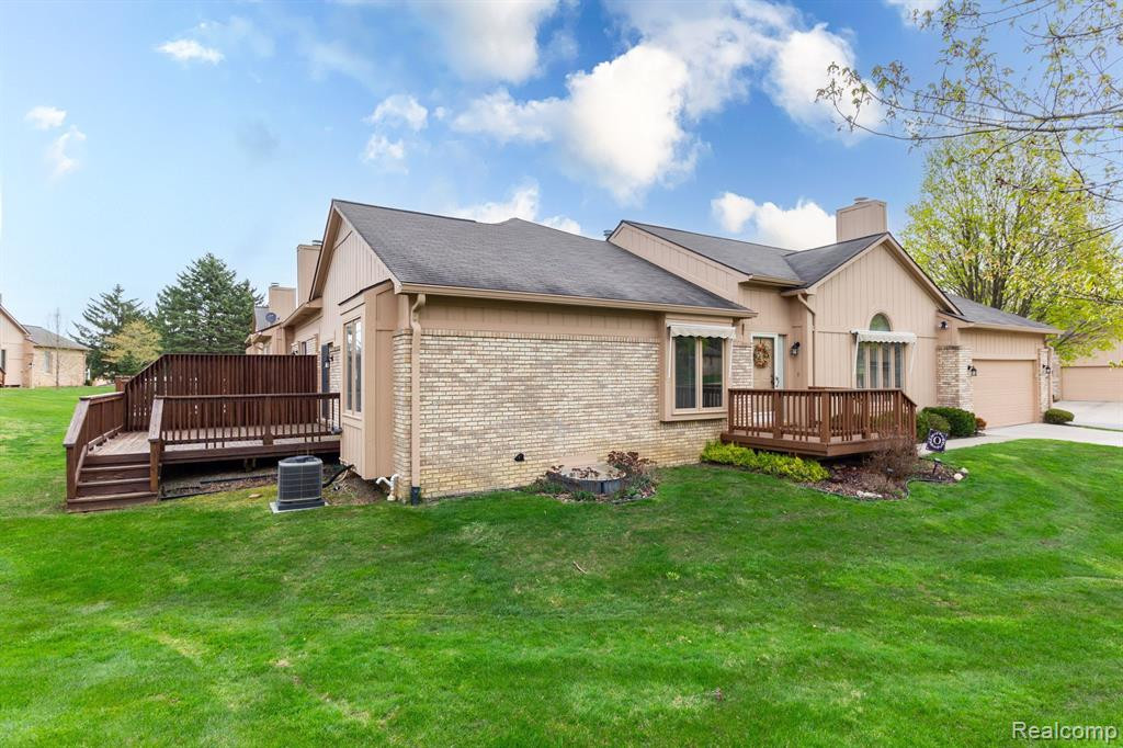 35134 KNOLLWOOD Lane, Farmington Hills, MI 48335 — Photo 53