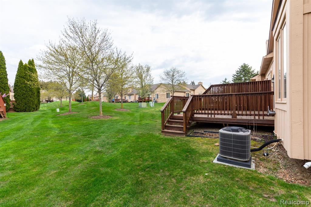 35134 KNOLLWOOD Lane, Farmington Hills, MI 48335 — Photo 55