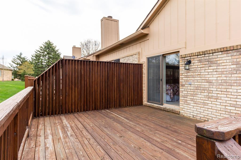 35134 KNOLLWOOD Lane, Farmington Hills, MI 48335 — Photo 57