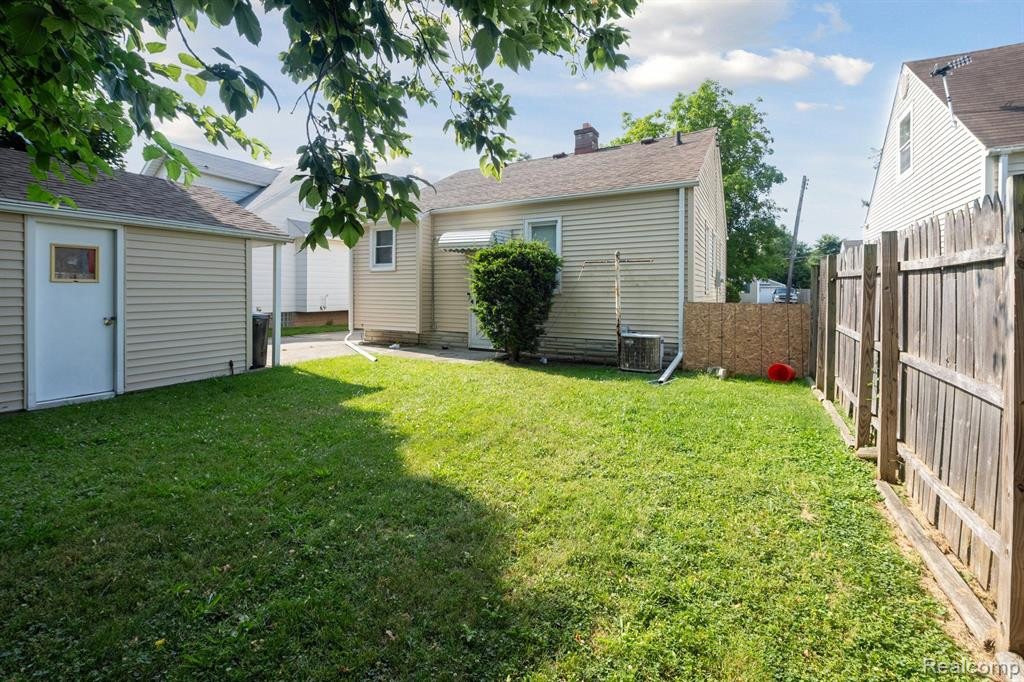 616 CAMPBELL Street, Flint, MI 48507 — Photo 3