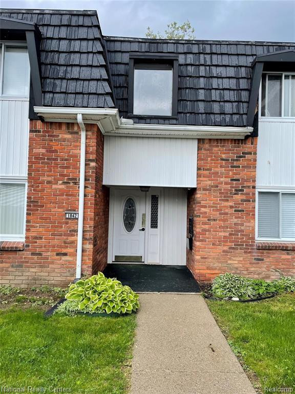 1842 COLONIAL VILLAGE WAY APT 2, 2, Waterford, MI 48328 — Photo 3