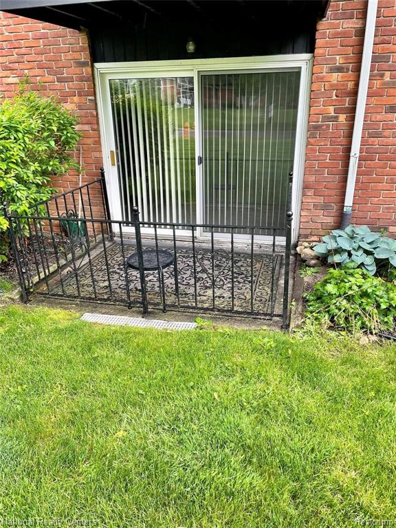 1842 COLONIAL VILLAGE WAY APT 2, 2, Waterford, MI 48328 — Photo 5