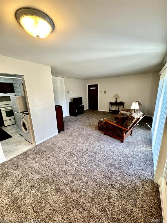 1842 COLONIAL VILLAGE WAY APT 2, 2, Waterford, MI 48328 — Photo 9