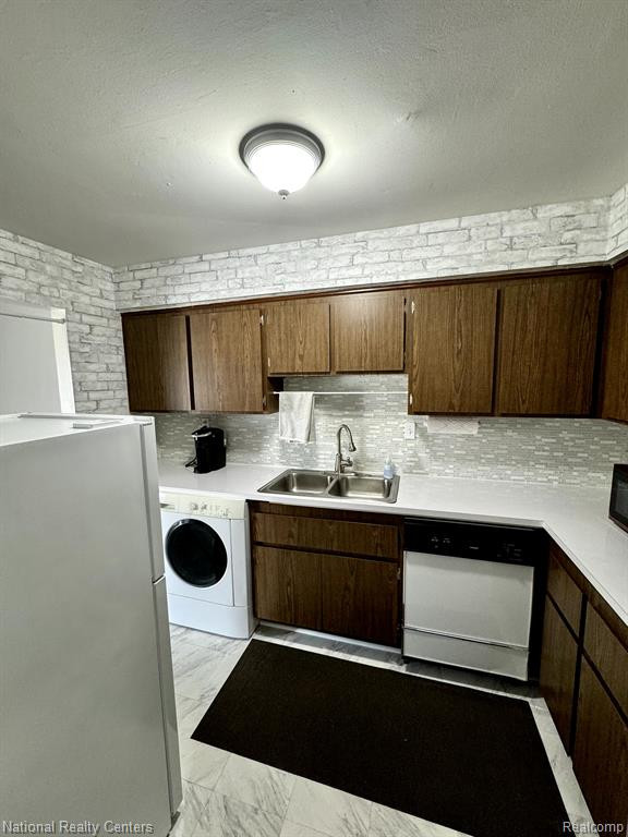 1842 COLONIAL VILLAGE WAY APT 2, 2, Waterford, MI 48328 — Photo 12