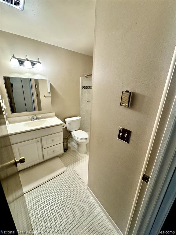 1842 COLONIAL VILLAGE WAY APT 2, 2, Waterford, MI 48328 — Photo 19