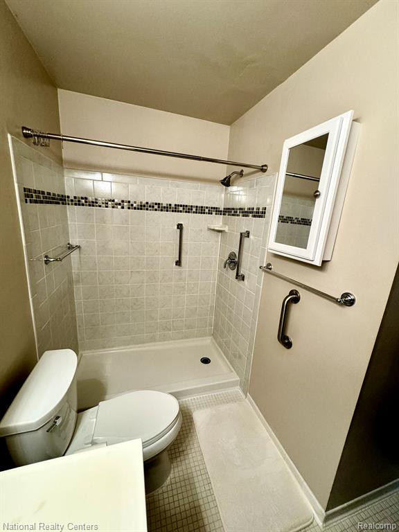 1842 COLONIAL VILLAGE WAY APT 2, 2, Waterford, MI 48328 — Photo 20